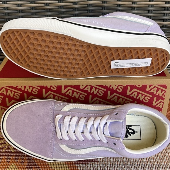 •Vans Men’s Old Skool Color Theory Purple Heath
VN0A5JMIZS0
Sneakers - Picture 5 of 16